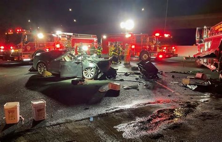 Driver dead, 5 hurt as car crashes into hospital in Austin, Texas