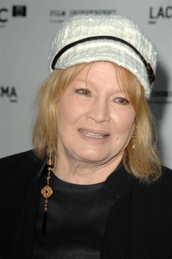 At 92 years old, Angie Dickinson is left alone in her Beverly Hills home – more inside her life right now