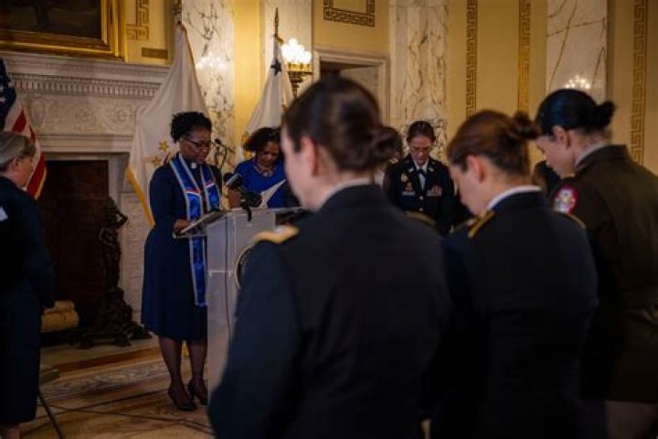 Morgan Freeman gives message of hope in Howard University military speech