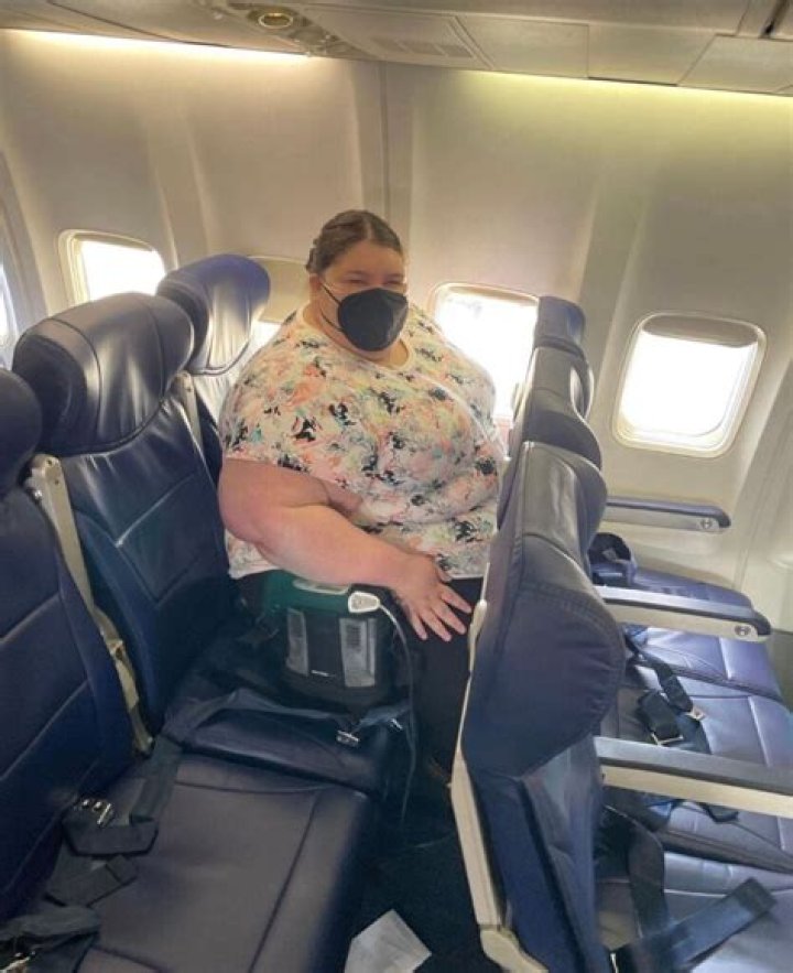 Woman tries to take her seat on a plane – but she refuses, and what happens next has the internet is divided